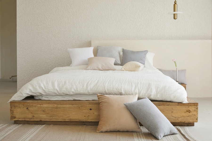Quarto contemporâneo com armários planejados